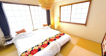 10 minutes drive to Tokyo Disney Resort! One stop to Maihama Station, 20 minutes to Tokyo Station by train. Luxury stay for 6 people!