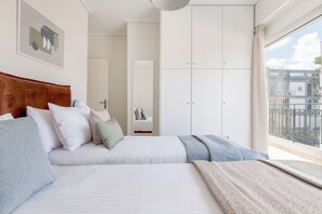 2 slaapkamers, een bureau, een strijkplank/strijkijzer, gratis wifi