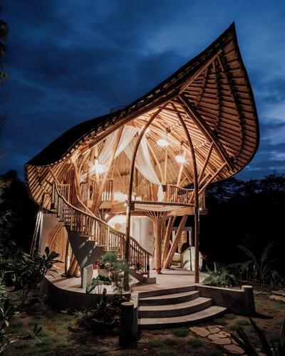 Wiwaka Big Leaf 1-bedroom lodge Bamboo in delightful Bali