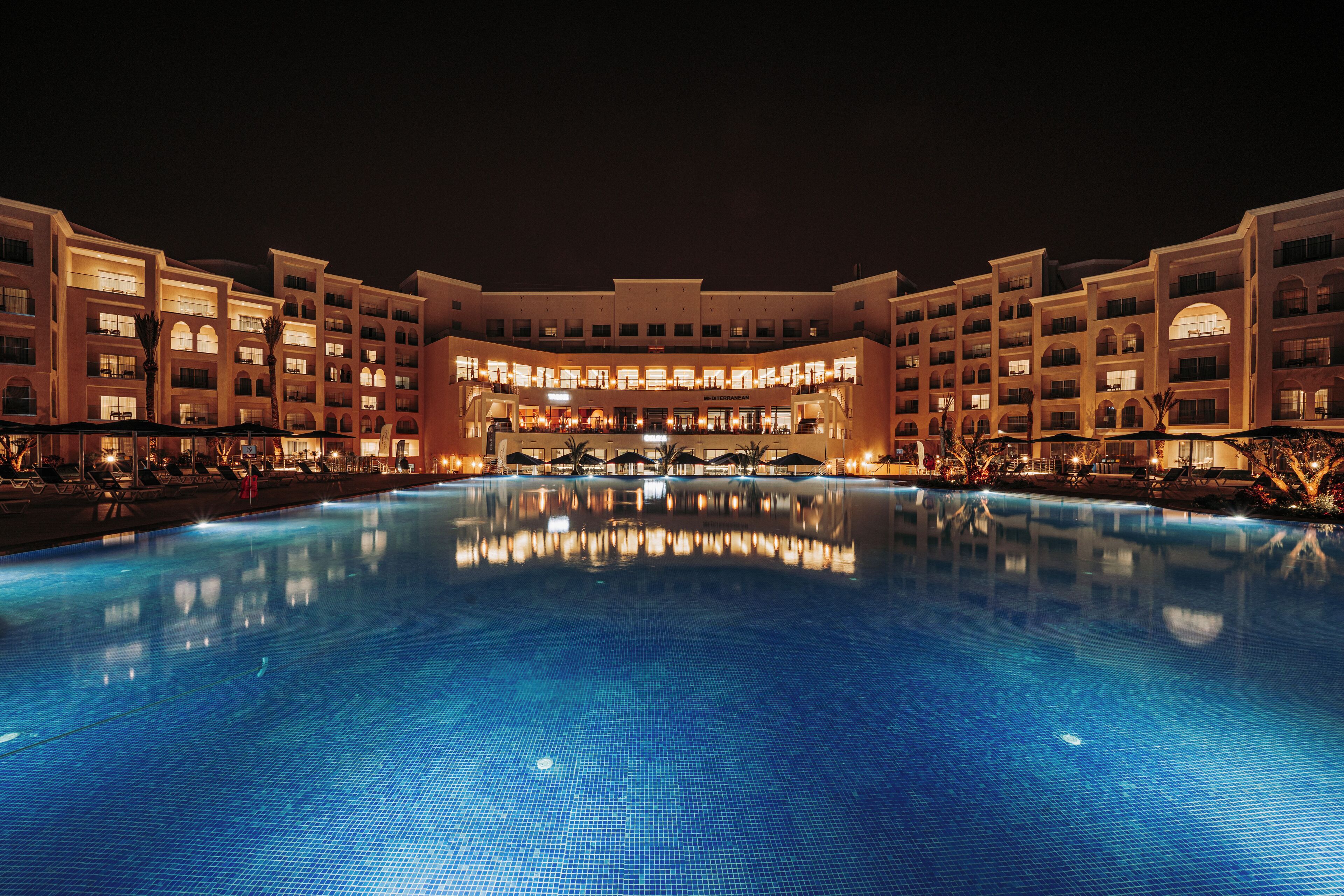 Indoor pool, 2 outdoor pools