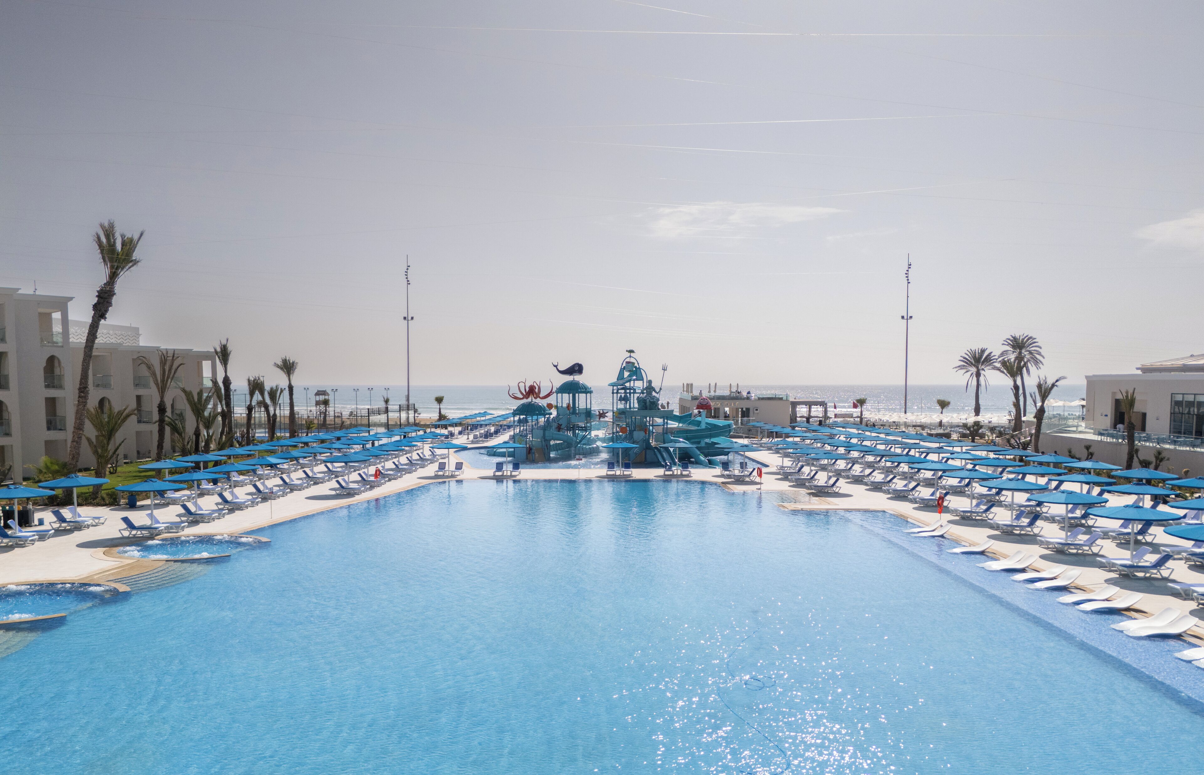 Piscine couverte, 2 piscines extérieures