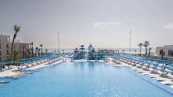 Piscine couverte, 2 piscines extérieures