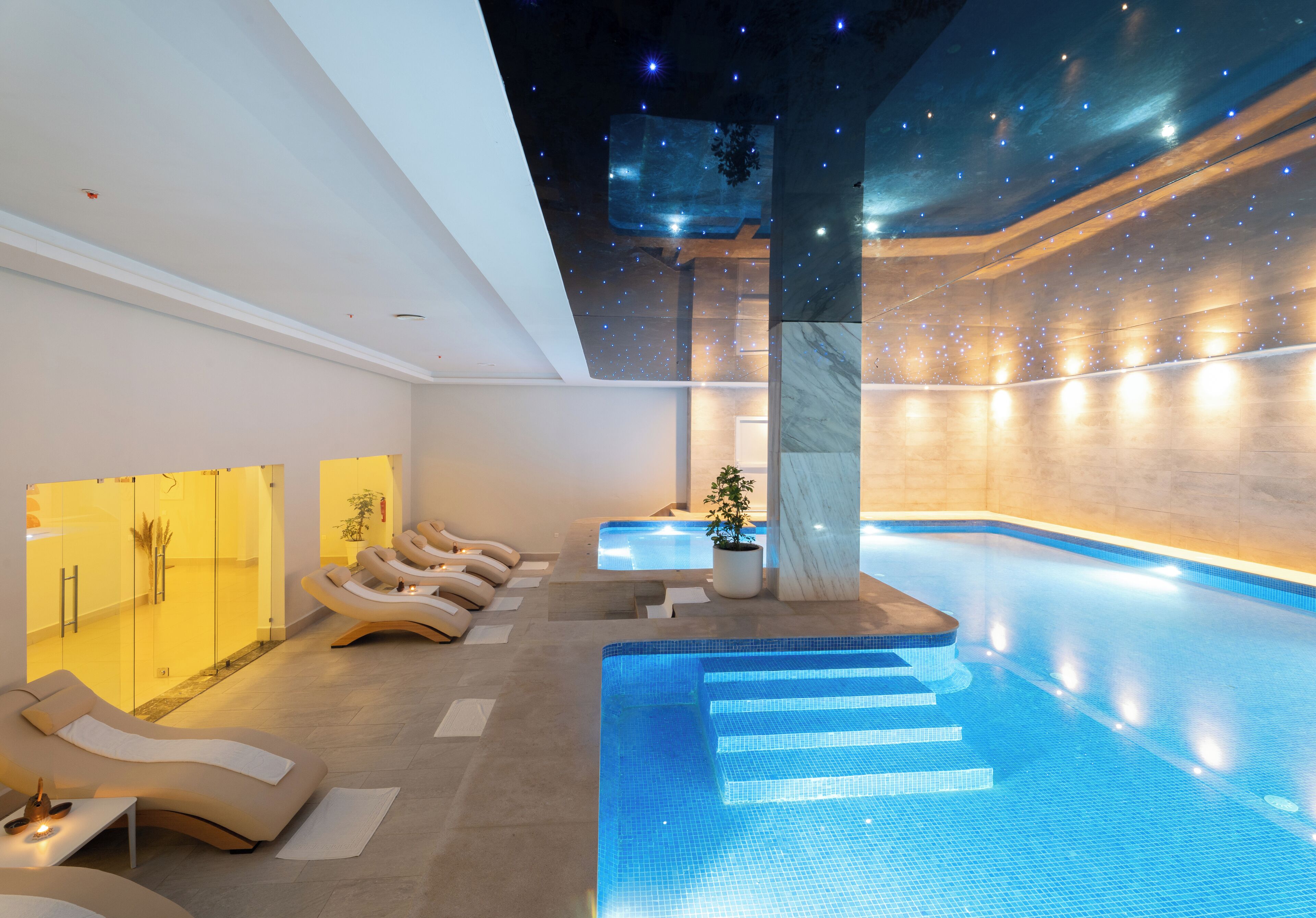 Indoor pool, 2 outdoor pools