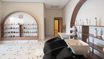 Sauna, Whirlpool, Dampfbad, Schlammbad, Massageanwendungen