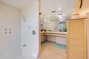 Unclassified image, 5 of 49, button