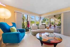 Smart TV, fireplace - Fun in the Sun! South Palm Desert Gem! (Palm Desert)