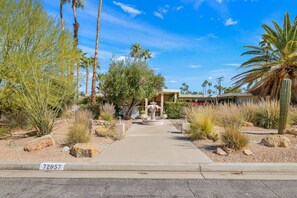 Unclassified image, 3 of 49, button