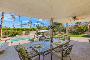 Outdoor dining - Fun in the Sun! South Palm Desert Gem! (Palm Desert)