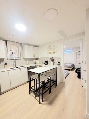 New 2Beds Suite - Close to Airport -Baby Friendly