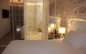 6 Schlafzimmer, Zimmersafe, Bügeleisen/Bügelbrett, kostenloses WLAN
