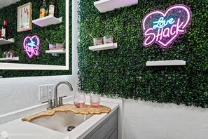 Interior - Summer Family Fun, Pet Friendly, Walk Downtown, Close to Beach, Fenced Courtyard (Lake Worth Beach)