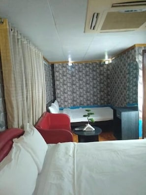 Studio Suite Junior | Meja kerja dan Wi-Fi gratis