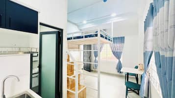 Loftic 4 - Twin Window | Individually decorated, individually furnished, desk, laptop workspace