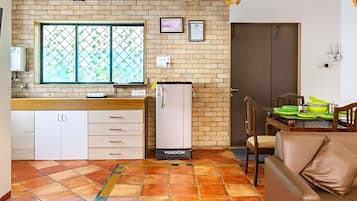 Fridge, stovetop, cookware/dishes/utensils