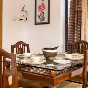 Villa, balcón | Servicio de comidas en la habitación
