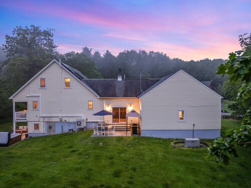 Gunstock Getaway | Hot Tub, Game Room & Near Lake