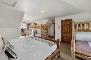 4 bedrooms, iron/ironing board, free WiFi, bed sheets