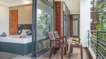 Premium Apartment, 3 Bedrooms, Balcony, Mountain View | Free WiFi