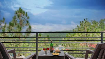 Premium Apartment, 3 Bedrooms, Balcony, Mountain View | Free WiFi