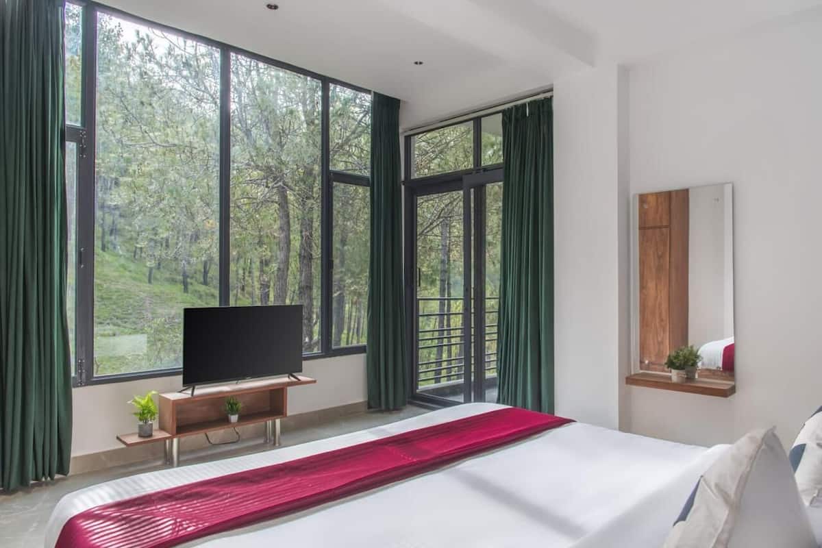 Luxury Apartment, 3 Bedrooms, Balcony, Mountain View | Free WiFi