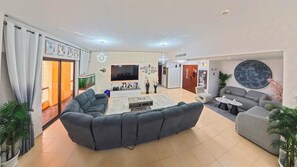 Living area - Happy Dom Vibes JBR (Dubai)