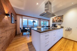 Fridge, oven, dishwasher