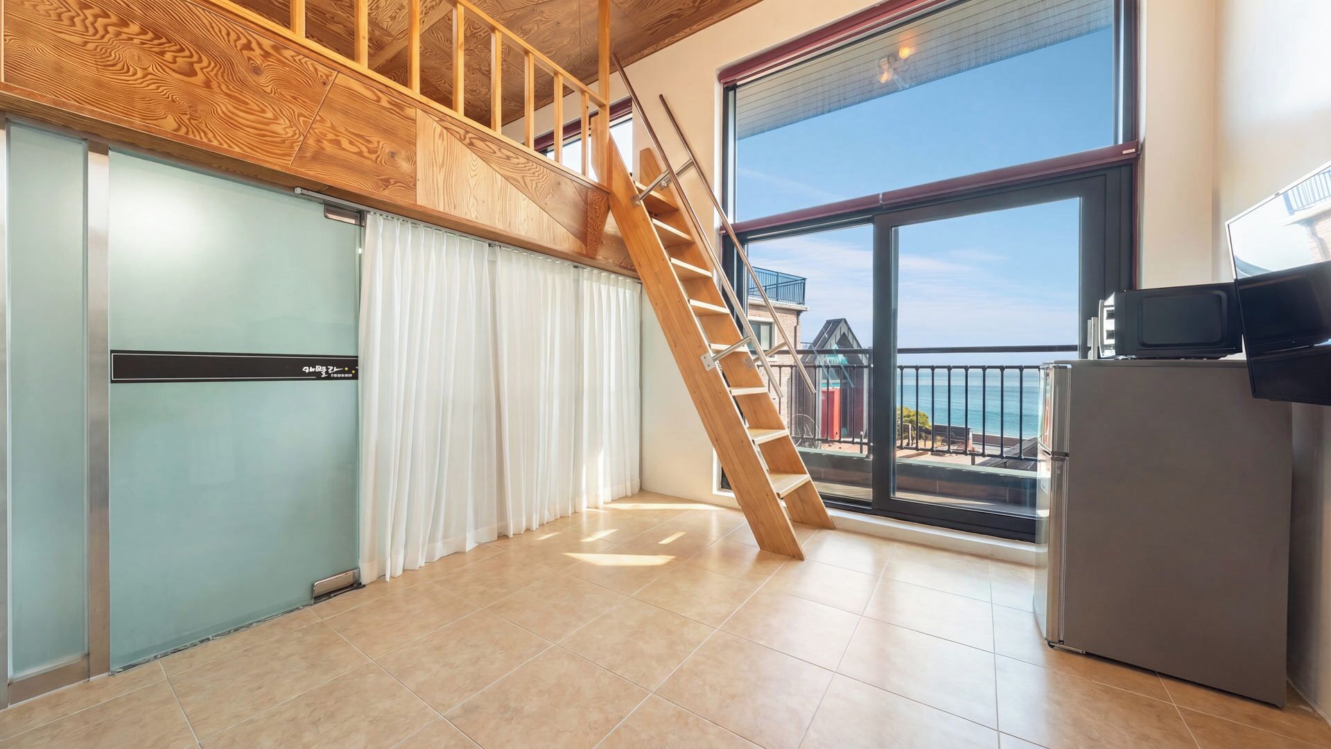 Basic Room, 1 Bedroom (Room 202 (Ocean View/Spa/BBQ)) | 1 bedroom, free WiFi