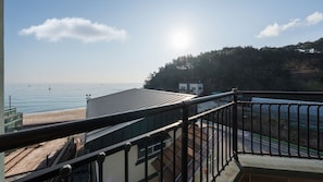 Basic-Zimmer, 1 Schlafzimmer (Room 302 (Ocean View/Spa/BBQ)) | 1 Schlafzimmer, kostenloses WLAN