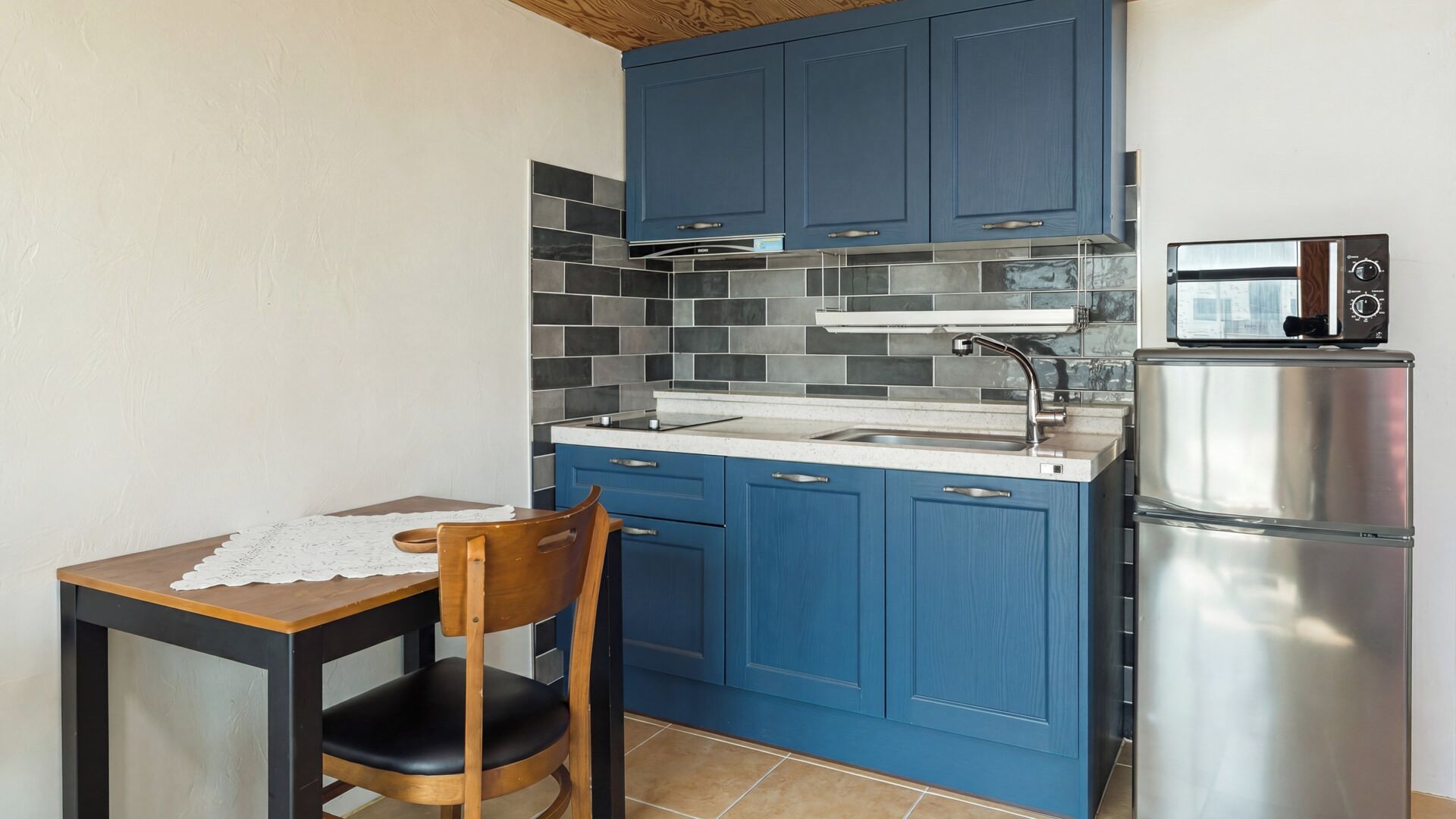 Basic Room, 1 Bedroom (Room 201 (Ocean View /BBQ)) | 1 bedroom, free WiFi