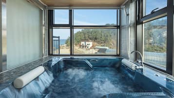 Basic Room, 1 Bedroom (Room 301 (Ocean View/Spa/BBQ)) | 1 bedroom, free WiFi