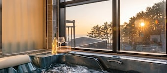 Capella Oceanview Spa Resort Goseong
