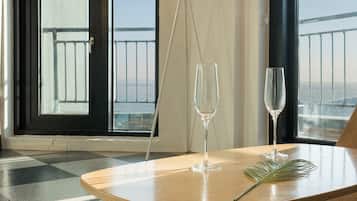 Basic Room, 1 Bedroom (Room 302 (Ocean View/Spa/BBQ)) | 1 bedroom, free WiFi