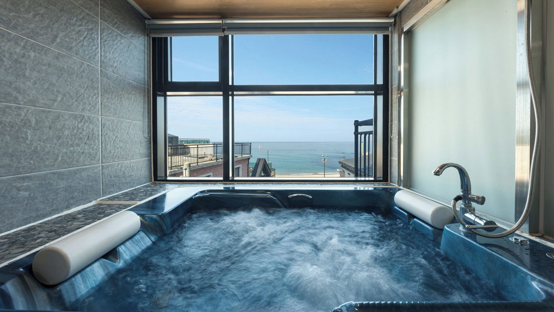Basic Room, 1 Bedroom (Room 303 (Ocean View/Spa/BBQ)) | 1 bedroom, free WiFi