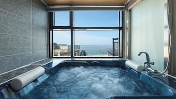Basic Room, 1 Bedroom (Room 303 (Ocean View/Spa/BBQ)) | 1 bedroom, free WiFi