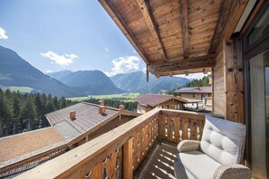Property grounds - Stylish Chalet by Ski Slopes (Neukirchen)