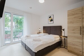 1 bedroom, desk, WiFi, bed sheets - The InnSight - Apartmenthouse (Passau)