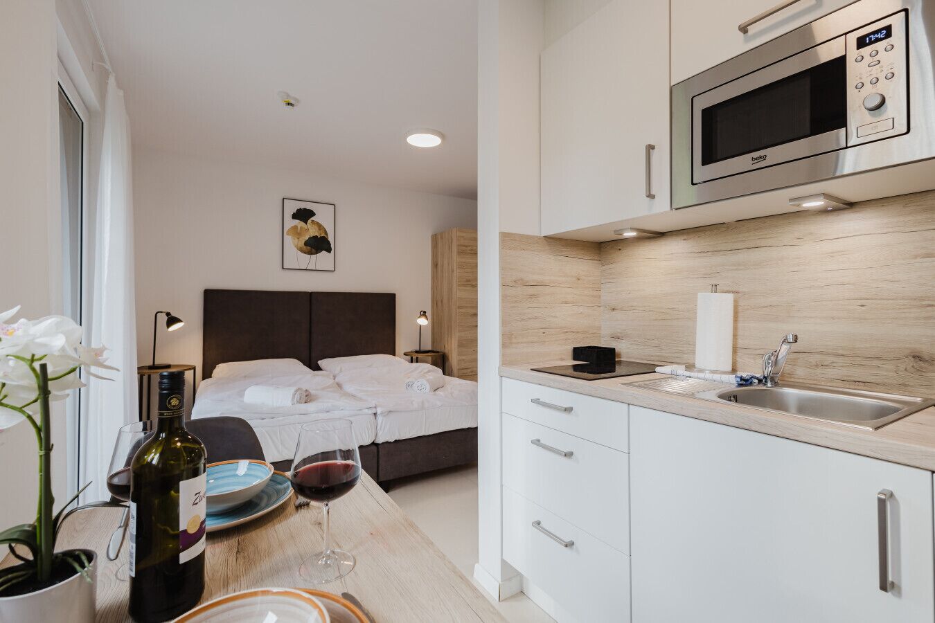 1 bedroom, desk, WiFi, bed sheets