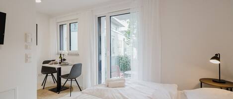 1 bedroom, desk, WiFi, bed sheets