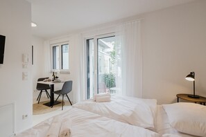 1 bedroom, desk, WiFi, bed sheets