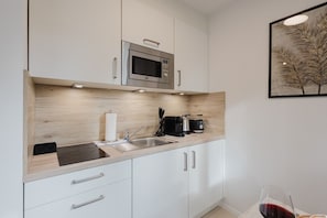 Fridge, microwave, stovetop, coffee/tea maker