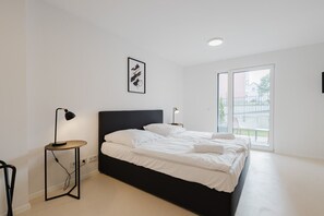 1 bedroom, desk, WiFi, bed sheets - The InnSight - Apartmenthouse (Passau)