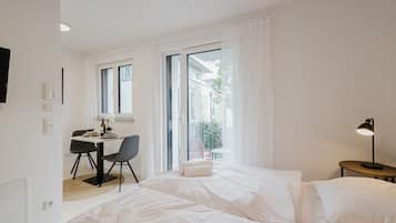 1 bedroom, desk, WiFi, bed sheets