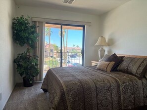 3 slaapkamers, een bureau, een strijkplank/strijkijzer, gratis wifi