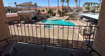 Lakeshore Village Retreat-3BDRM Condo-Walking distance to lake and London Bridge