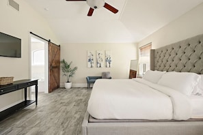 4 Schlafzimmer, Schreibtisch, WLAN