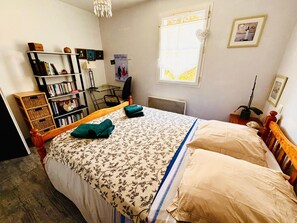 3 dormitorios, tabla de planchar con plancha, wifi y ropa de cama