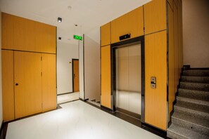 Hallway - Ajwa Plaza Premium Hotel (Bukhara)