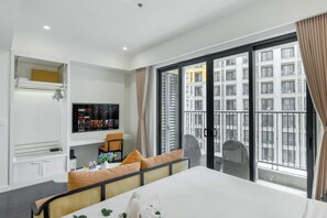Desk, blackout curtains, soundproofing, free WiFi - Sensea Hillside Collection at Sunset Town Managed by Sensea Retreat (Phu Quoc)