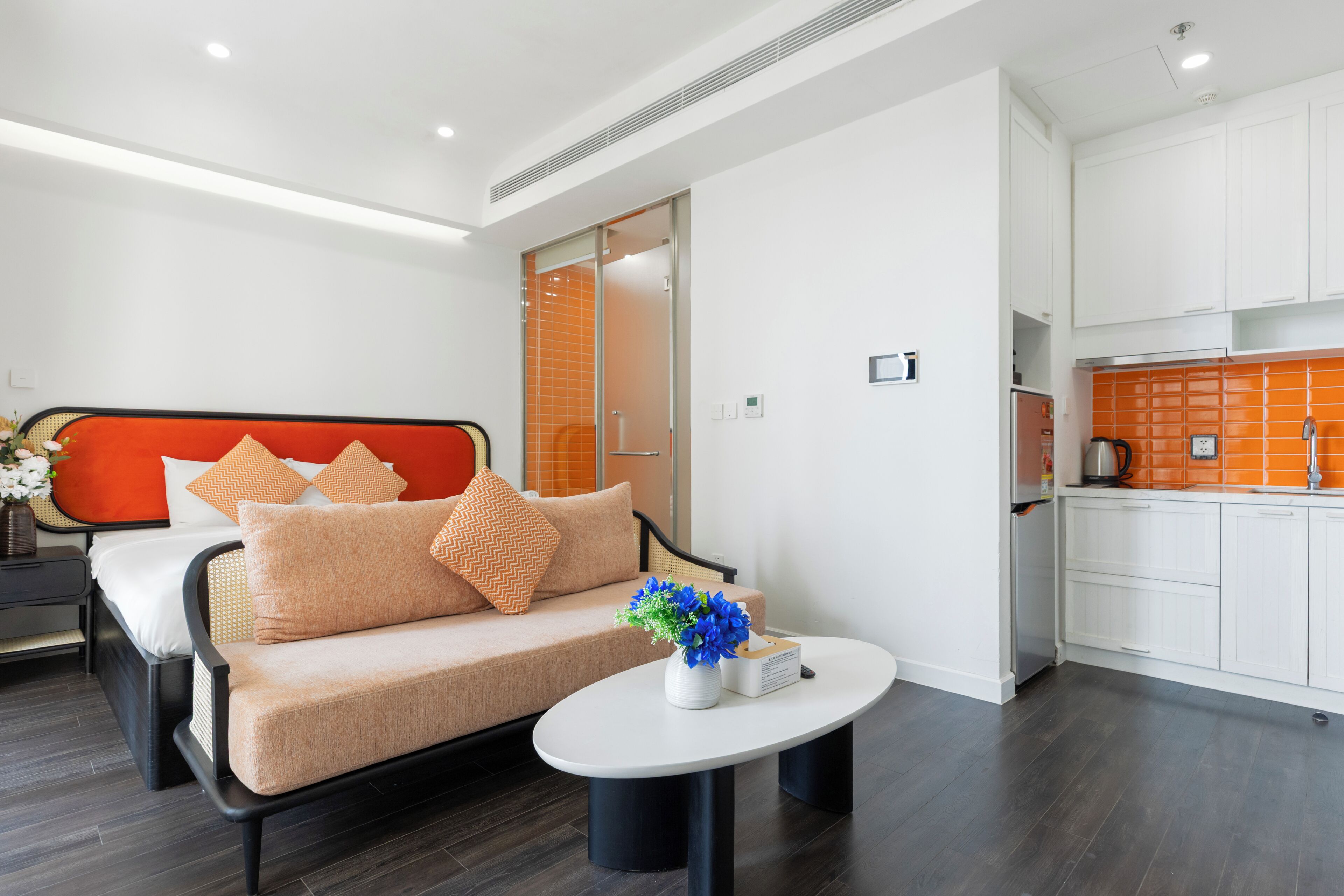 Luxe studio, balkon, uitzicht op stad | Een bureau, verduisterende gordijnen, geluiddichte muren, gratis wifi