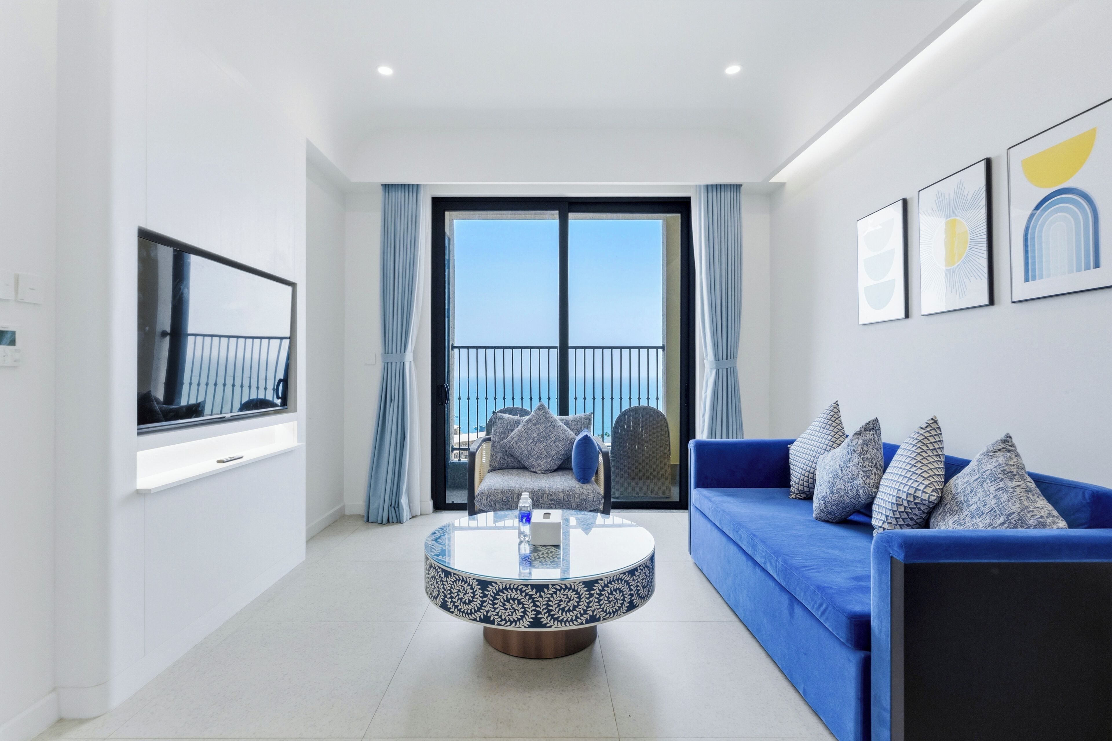 Luxury Apartment, 1 Bedroom, Balcony, Beach View | Living area